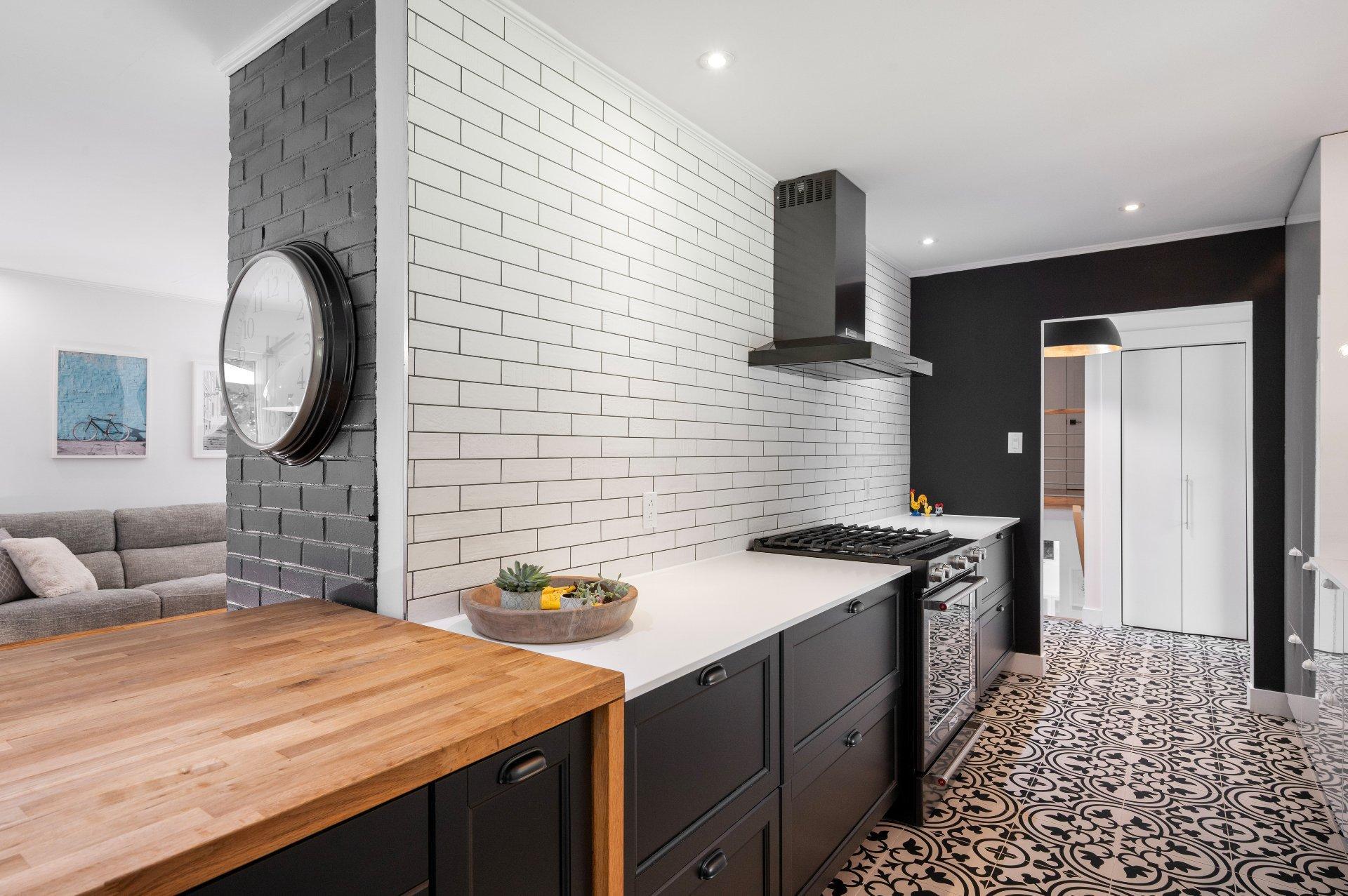 









442


Mtée des Trente

,
Mont-Saint-Hilaire,




QC
J3H2R8

