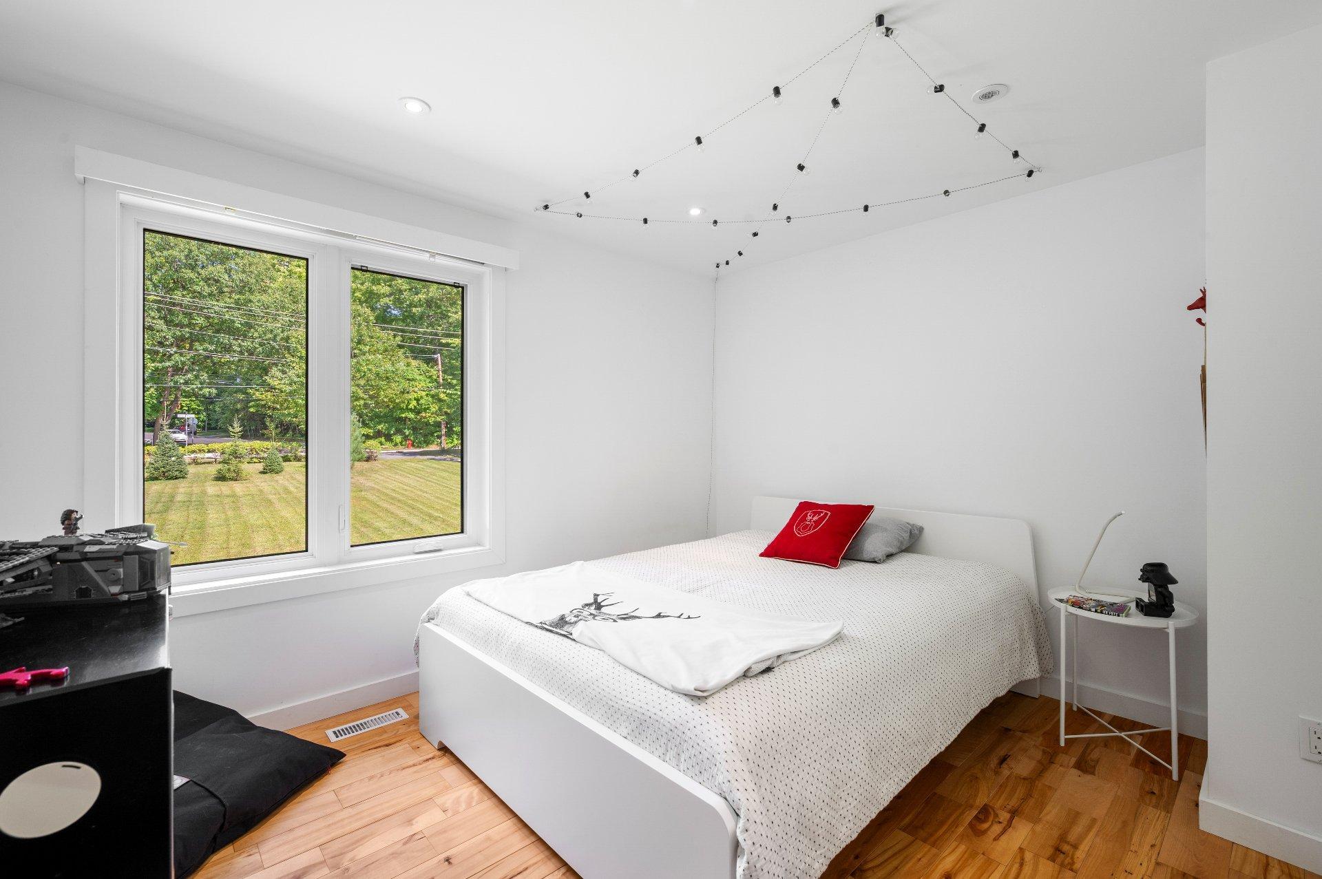 









442


Mtée des Trente

,
Mont-Saint-Hilaire,




QC
J3H2R8

