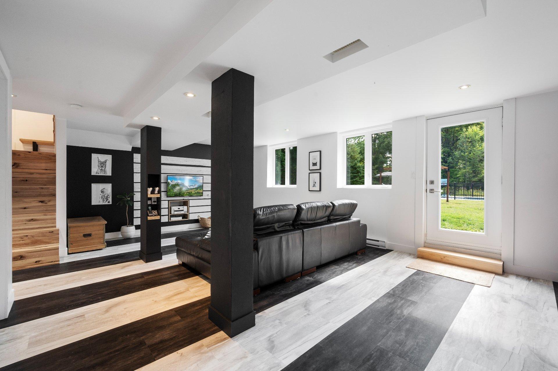 









442


Mtée des Trente

,
Mont-Saint-Hilaire,




QC
J3H2R8

