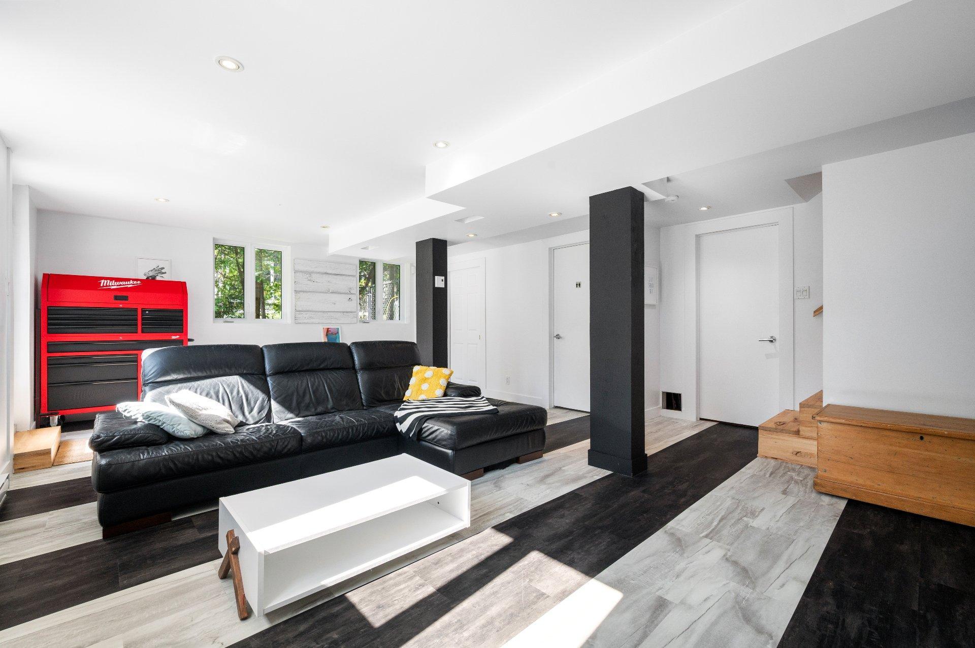 









442


Mtée des Trente

,
Mont-Saint-Hilaire,




QC
J3H2R8

