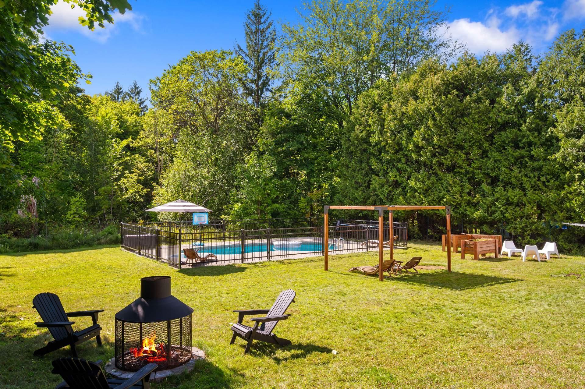 









442


Mtée des Trente

,
Mont-Saint-Hilaire,




QC
J3H2R8

