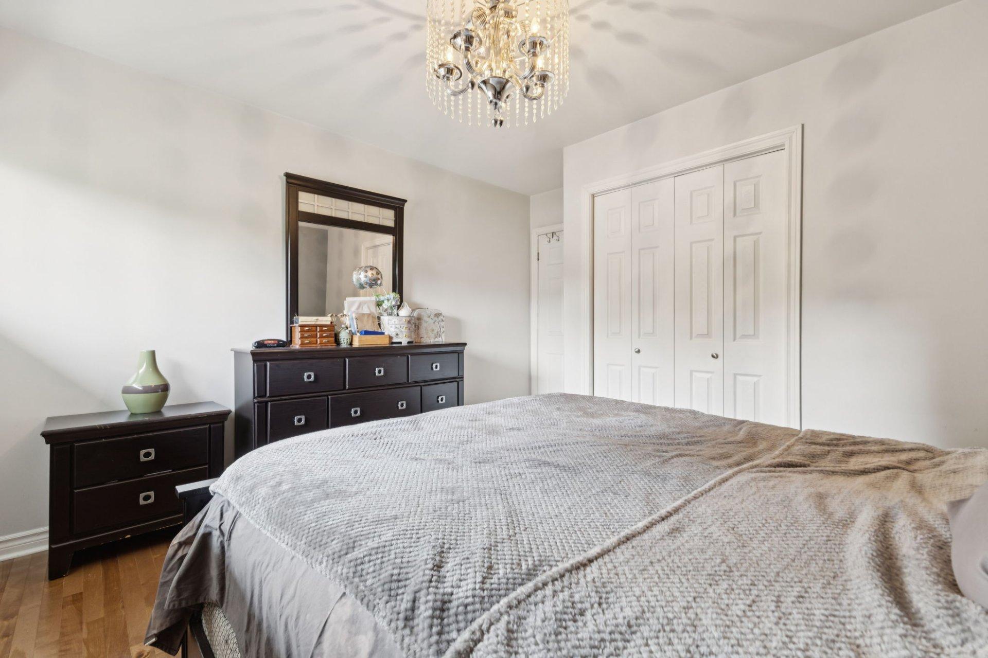 









128


Rue Isabelle

,
Gatineau (Hull),




QC
J8Y5H3

