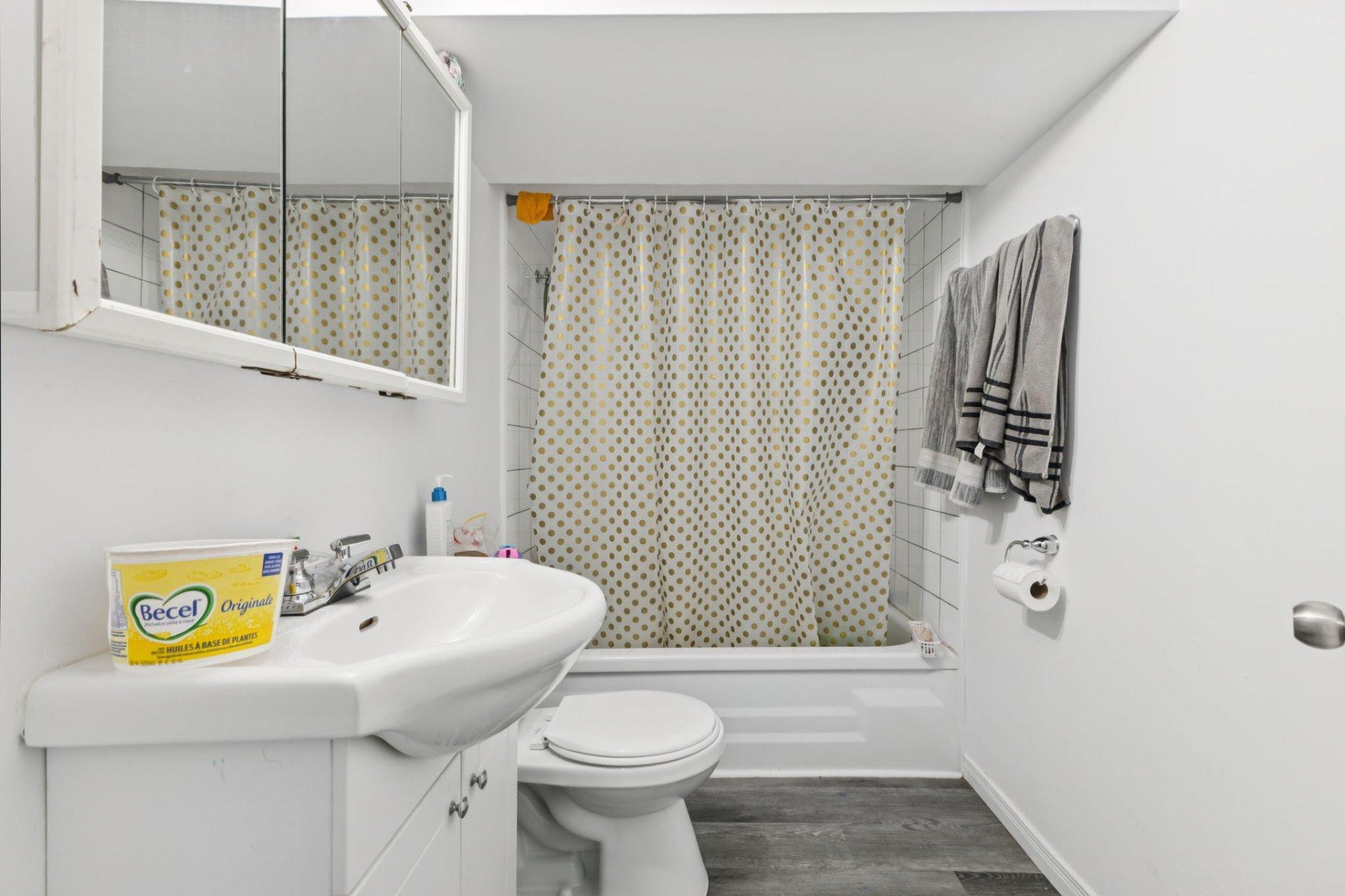 









128


Rue Isabelle

,
Gatineau (Hull),




QC
J8Y5H3

