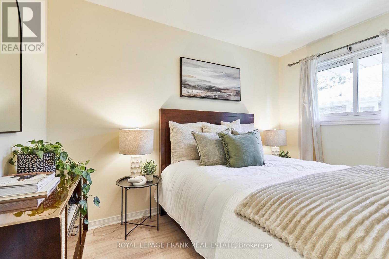 












432 PARK ROAD N

,
Oshawa (McLaughlin),




Ontario
L1J4M5

