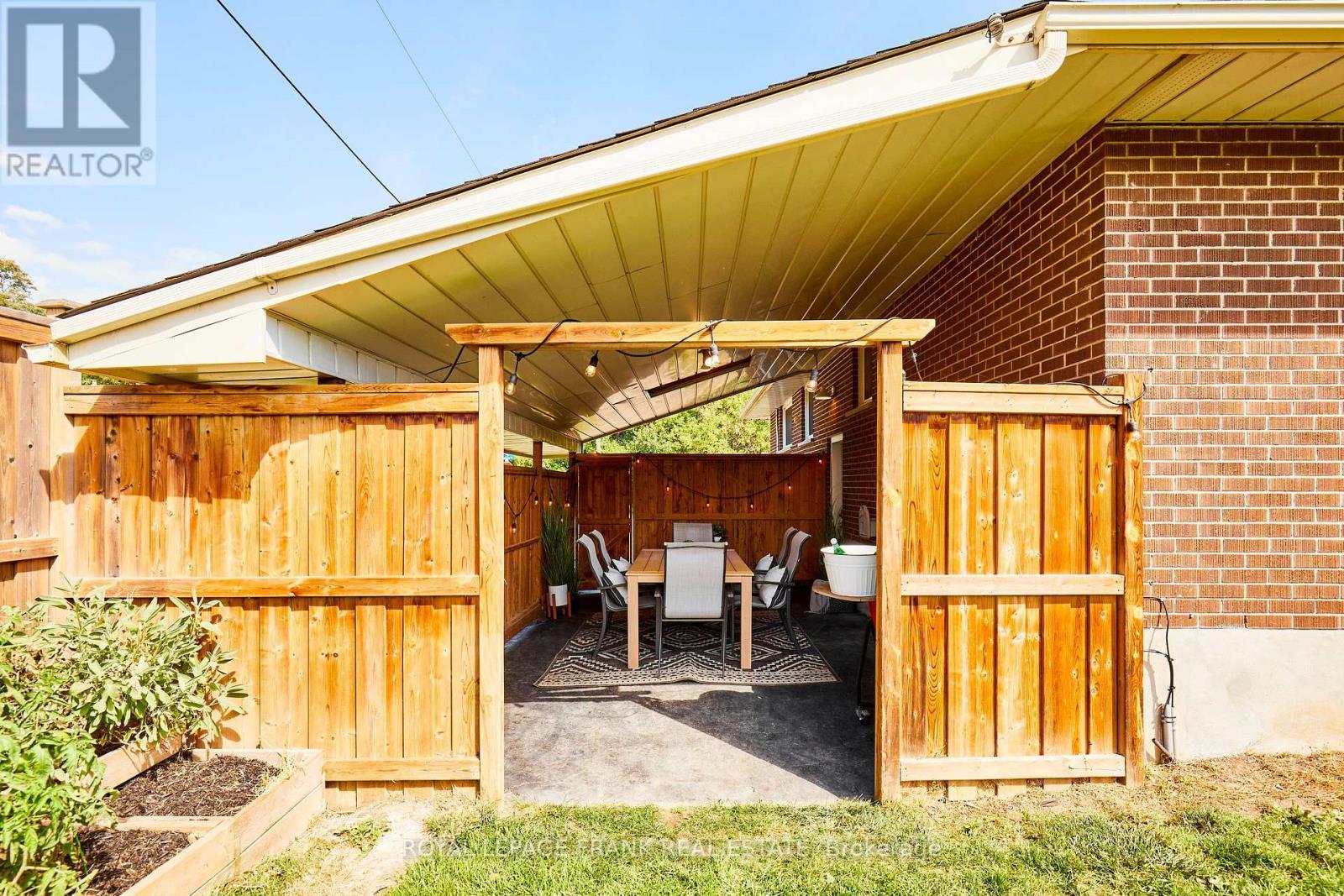 












432 PARK ROAD N

,
Oshawa (McLaughlin),




Ontario
L1J4M5

