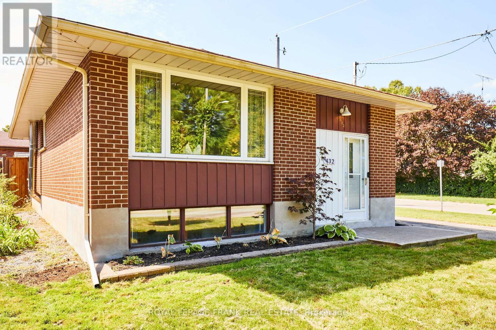 












432 PARK ROAD N

,
Oshawa (McLaughlin),




Ontario
L1J4M5

