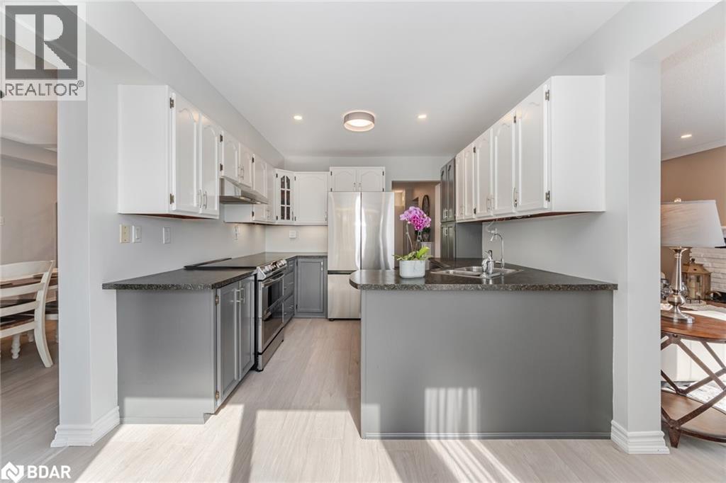 












6 HOLLIS Crescent

,
York,




Ontario
L9N1E7

