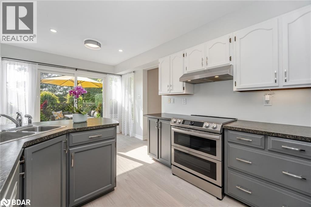 












6 HOLLIS Crescent

,
York,




Ontario
L9N1E7

