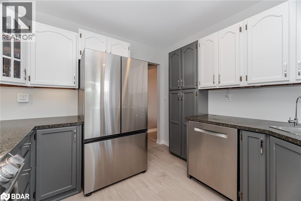 












6 HOLLIS Crescent

,
York,




Ontario
L9N1E7

