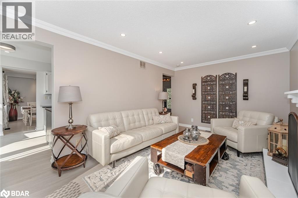 












6 HOLLIS Crescent

,
York,




Ontario
L9N1E7

