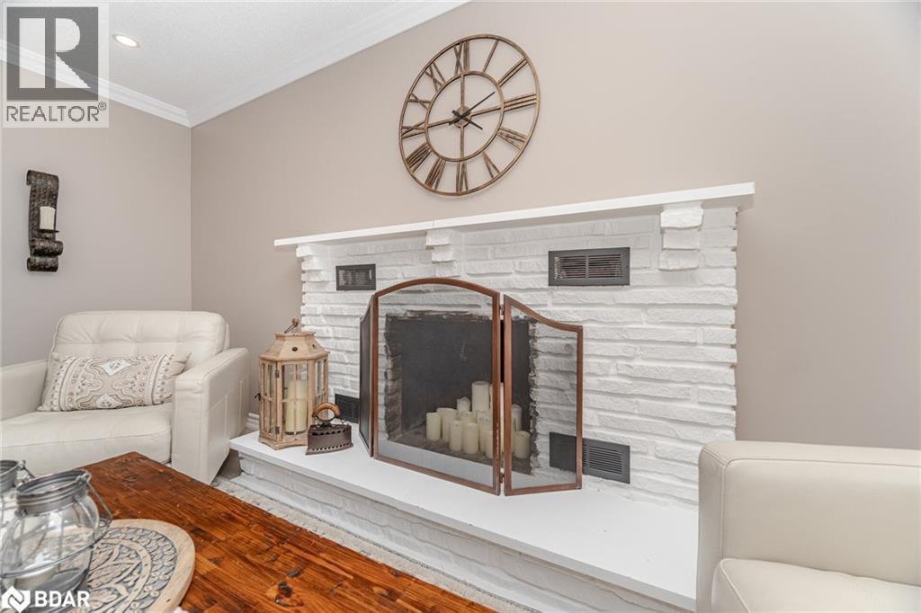 












6 HOLLIS Crescent

,
York,




Ontario
L9N1E7

