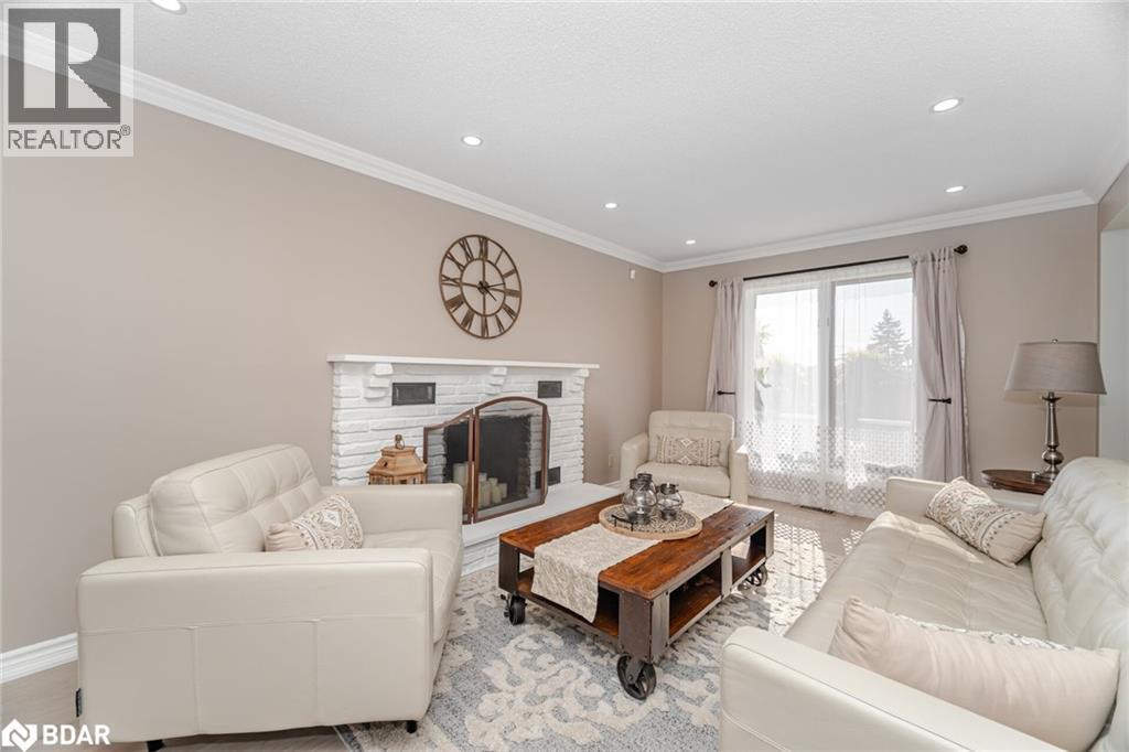 












6 HOLLIS Crescent

,
York,




Ontario
L9N1E7

