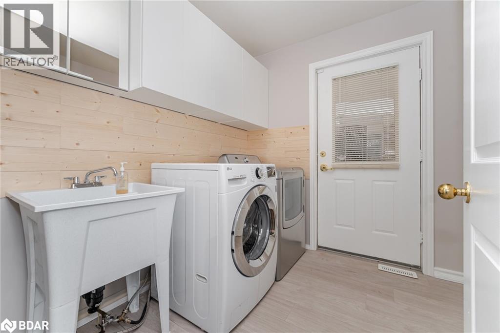 












6 HOLLIS Crescent

,
York,




Ontario
L9N1E7

