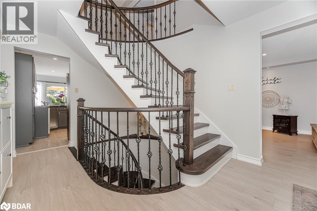 












6 HOLLIS Crescent

,
York,




Ontario
L9N1E7

