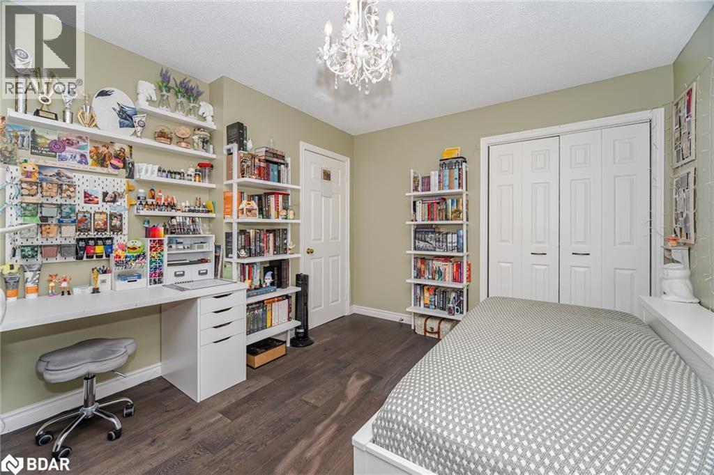 












6 HOLLIS Crescent

,
York,




Ontario
L9N1E7

