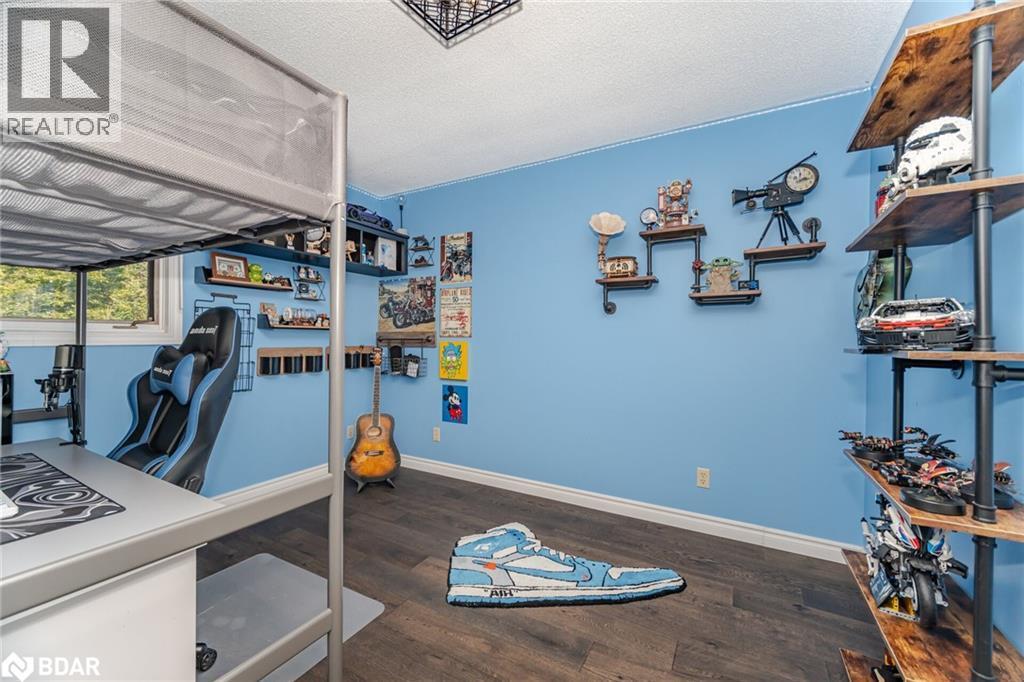 












6 HOLLIS Crescent

,
York,




Ontario
L9N1E7

