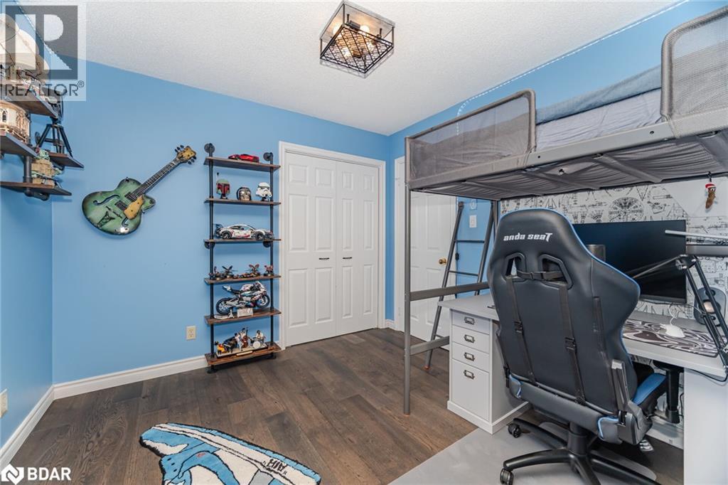 












6 HOLLIS Crescent

,
York,




Ontario
L9N1E7

