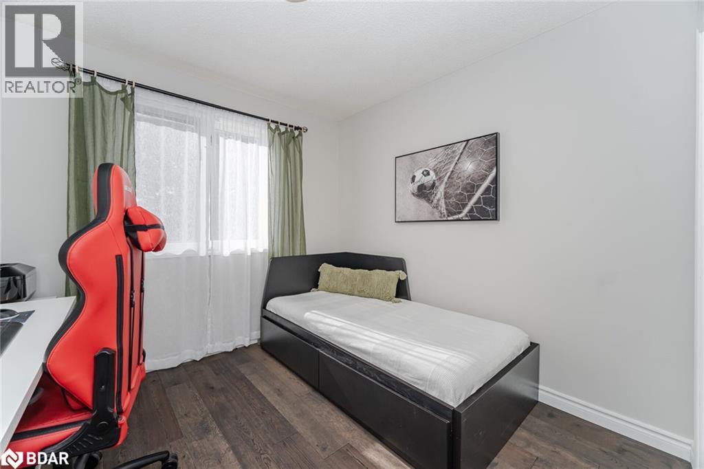 












6 HOLLIS Crescent

,
York,




Ontario
L9N1E7

