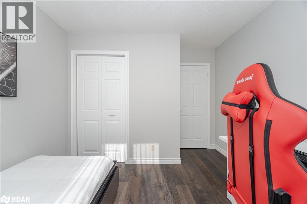












6 HOLLIS Crescent

,
York,




Ontario
L9N1E7

