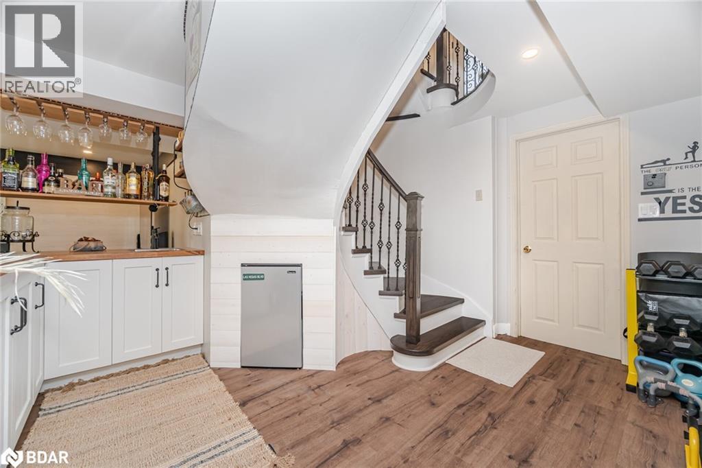 












6 HOLLIS Crescent

,
York,




Ontario
L9N1E7

