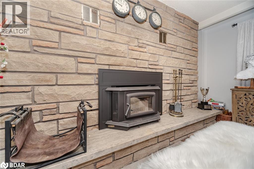 












6 HOLLIS Crescent

,
York,




Ontario
L9N1E7

