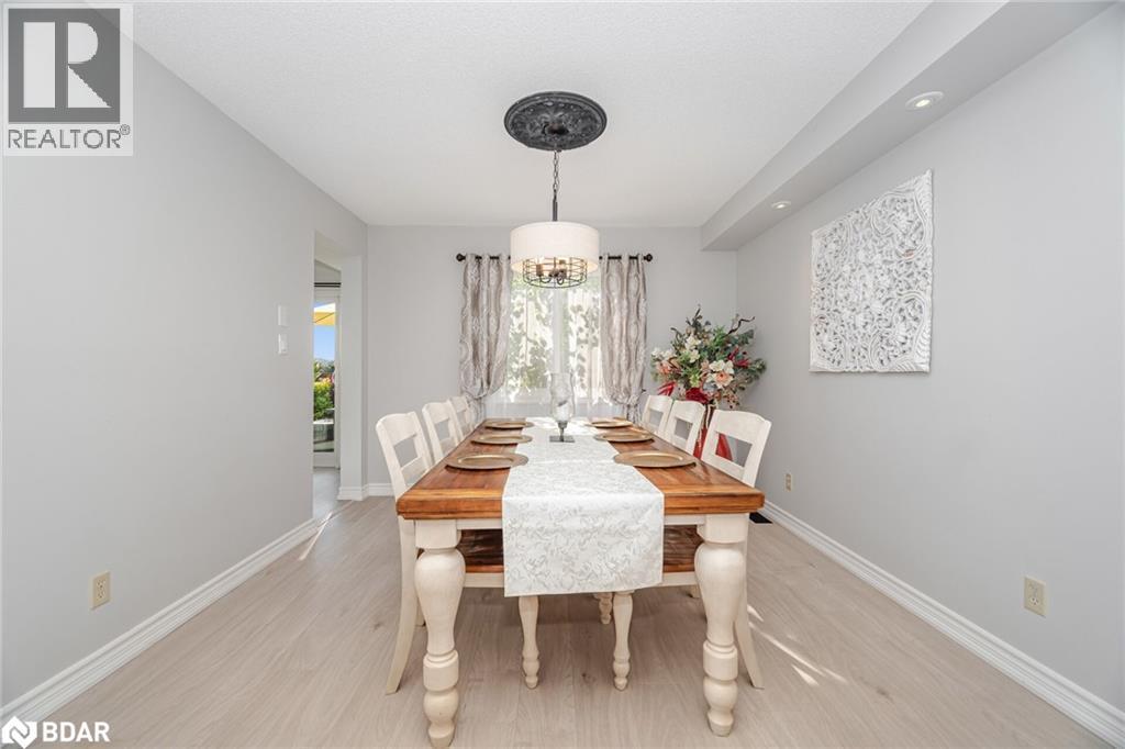 












6 HOLLIS Crescent

,
York,




Ontario
L9N1E7

