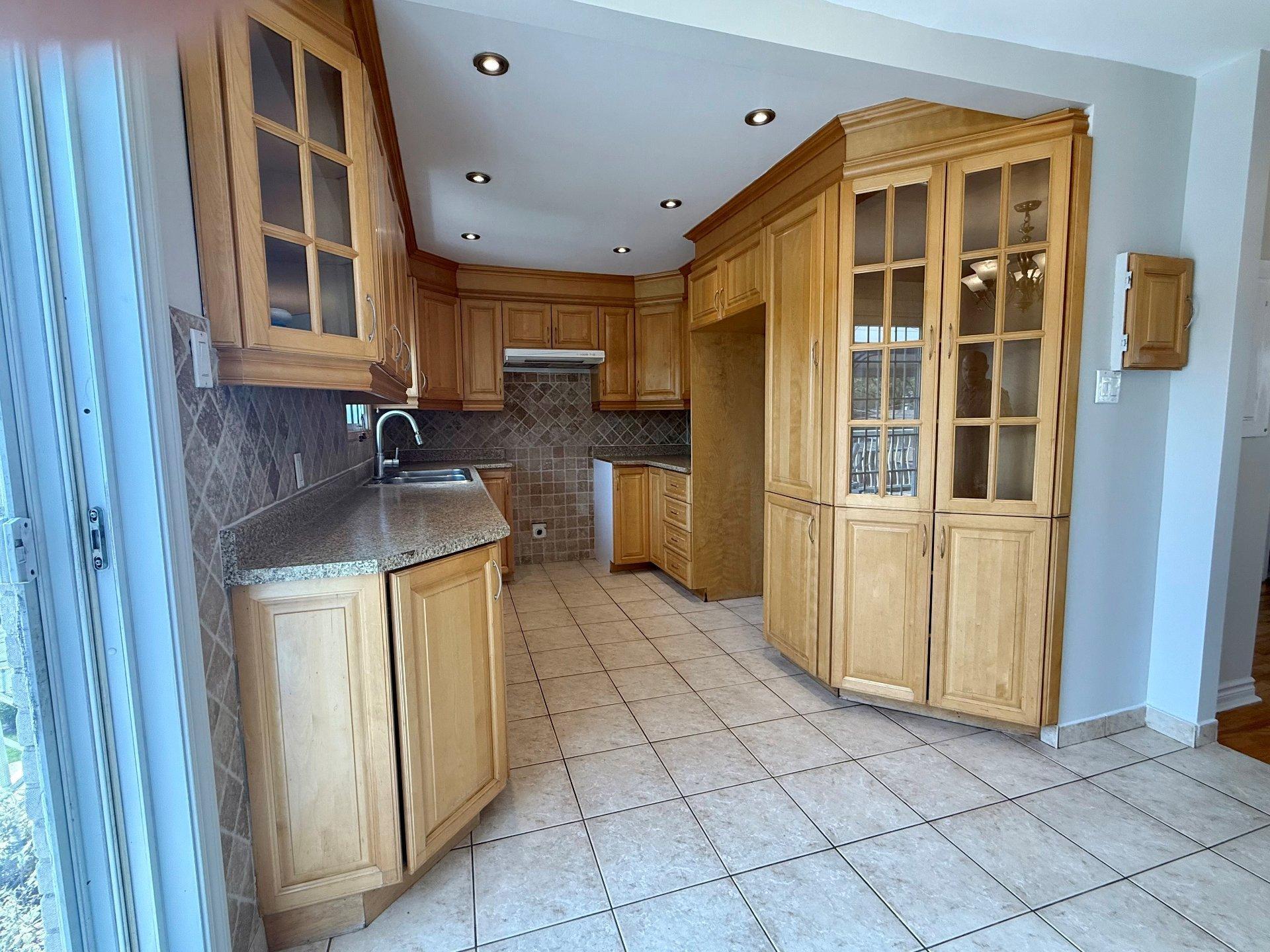 









4716


Boul. Notre-Dame

,
Laval (Chomedey),




QC
H7W1T8

