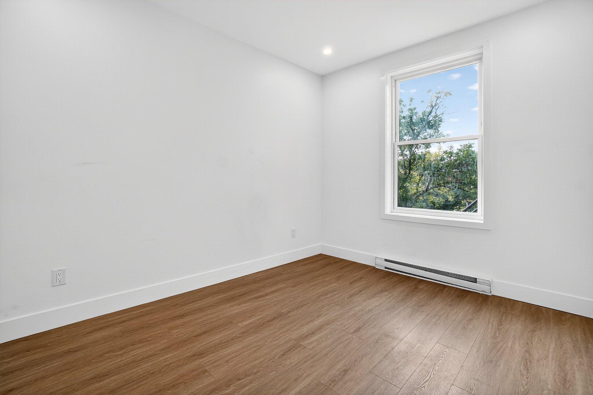 









1881


Rue Allard

,
Montréal (Le Sud-Ouest),




QC
H4E2K7

