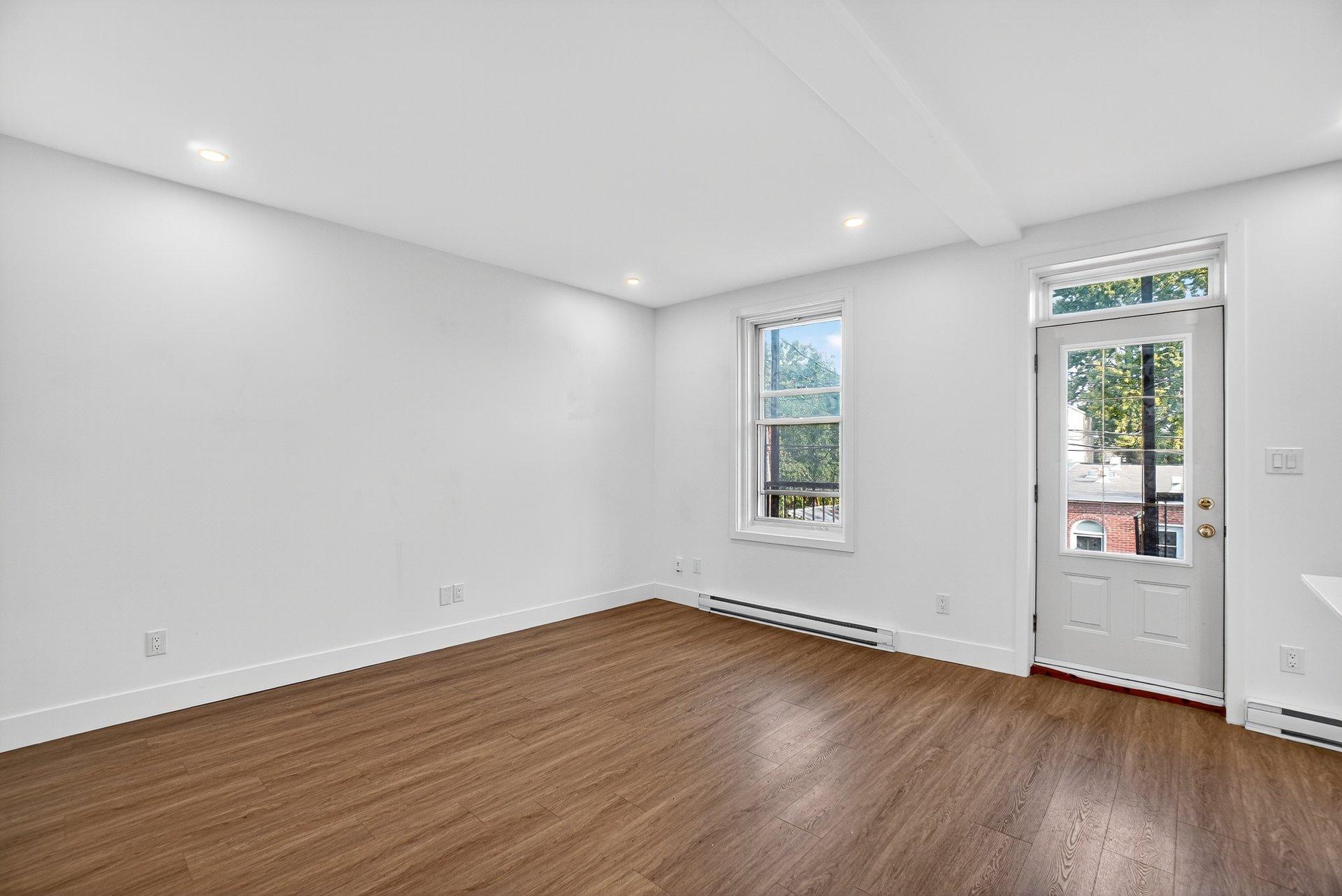 









1881


Rue Allard

,
Montréal (Le Sud-Ouest),




QC
H4E2K7

