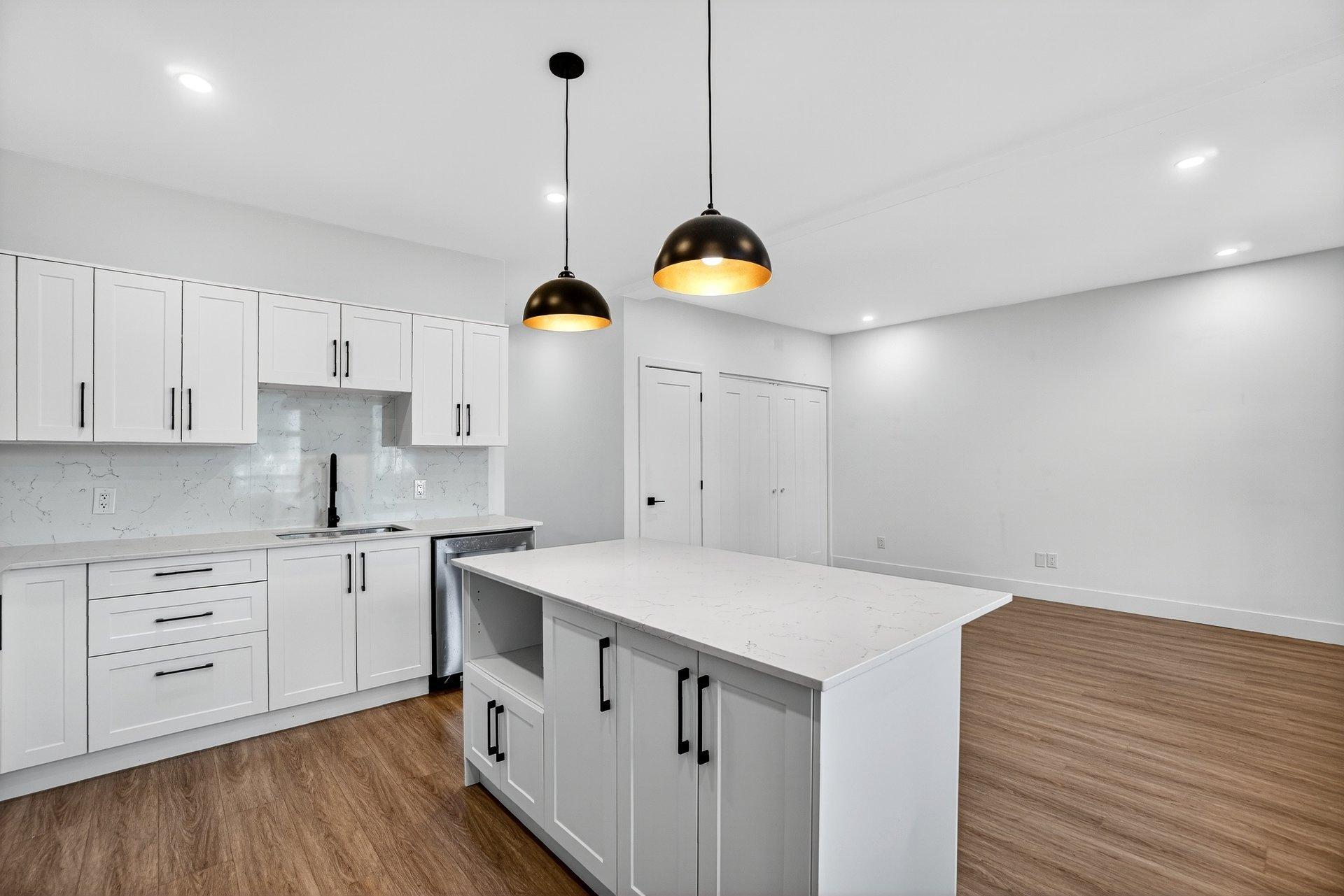 









1881


Rue Allard

,
Montréal (Le Sud-Ouest),




QC
H4E2K7

