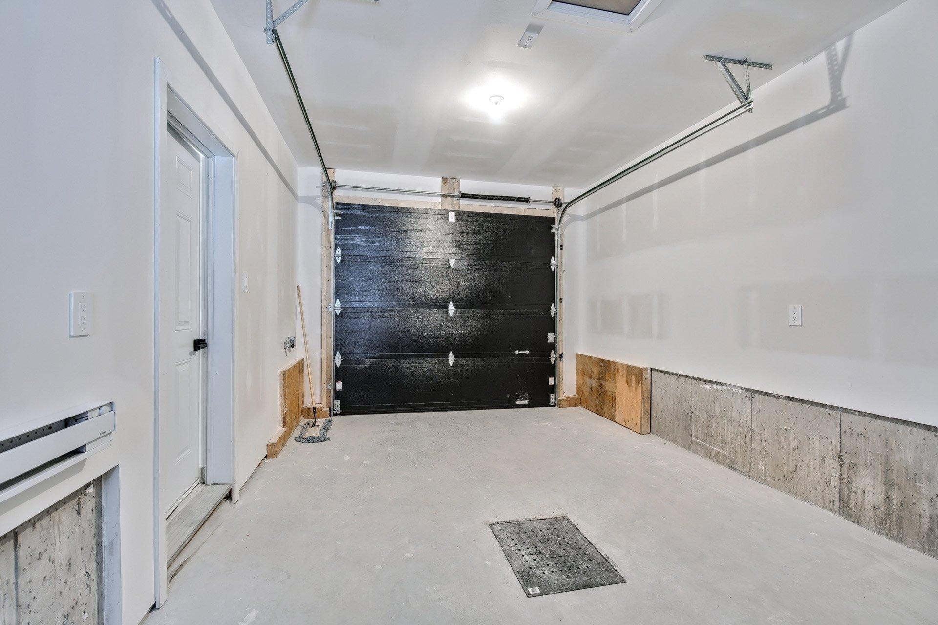 









15B


Ch. Crouch

,
Val-des-Monts,




QC
J8M1M9

