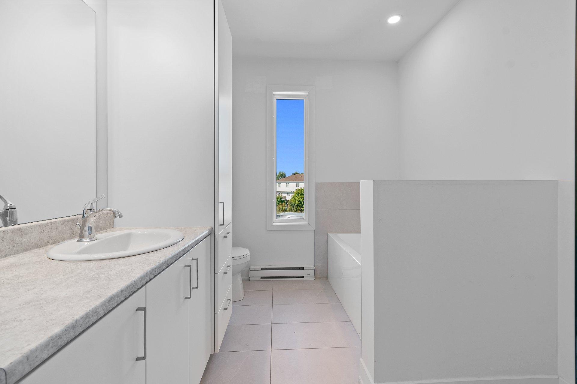 









145


Rue de la Papetière

,
Gatineau (Masson-Angers),




QC
J8M0C7

