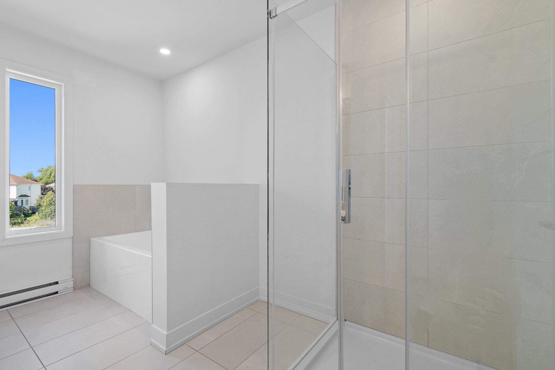 









145


Rue de la Papetière

,
Gatineau (Masson-Angers),




QC
J8M0C7

