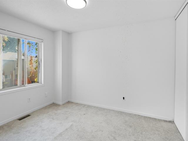 









151Z


Rue Madaire

,
Gatineau (Aylmer),




QC
J9H1R1

