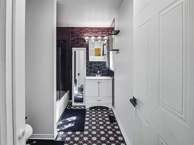 









151Z


Rue Madaire

,
Gatineau (Aylmer),




QC
J9H1R1

