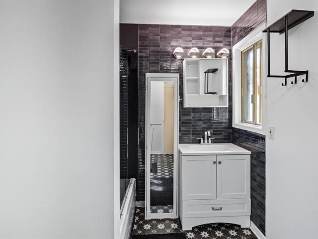 









151Z


Rue Madaire

,
Gatineau (Aylmer),




QC
J9H1R1

