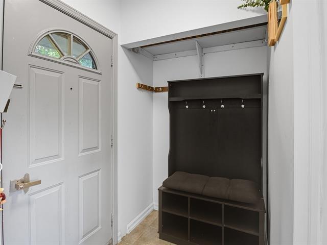 









151Z


Rue Madaire

,
Gatineau (Aylmer),




QC
J9H1R1

