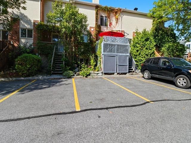 









151Z


Rue Madaire

,
Gatineau (Aylmer),




QC
J9H1R1

