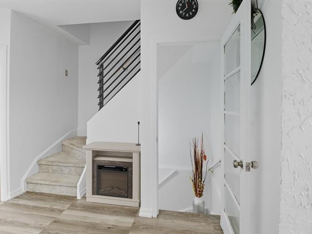 









151Z


Rue Madaire

,
Gatineau (Aylmer),




QC
J9H1R1

