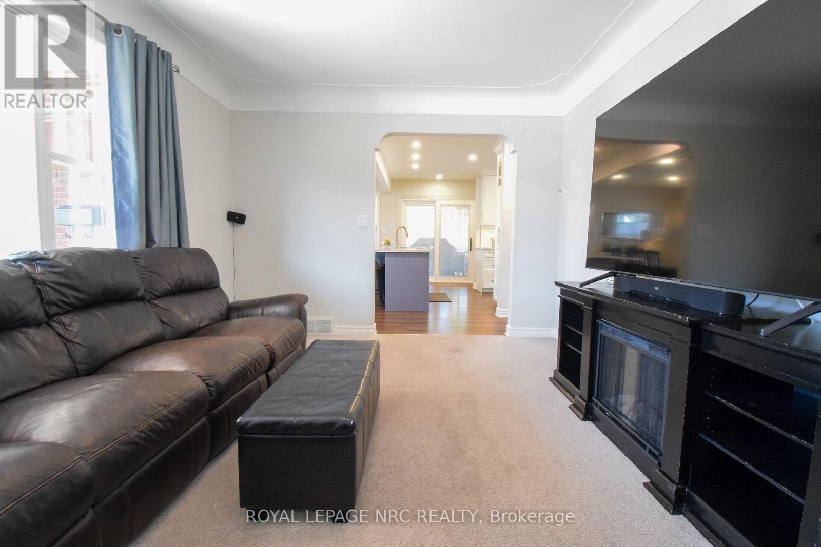 












128 HAIG STREET

,
St. Catharines (Haig),




Ontario
L2R6L2

