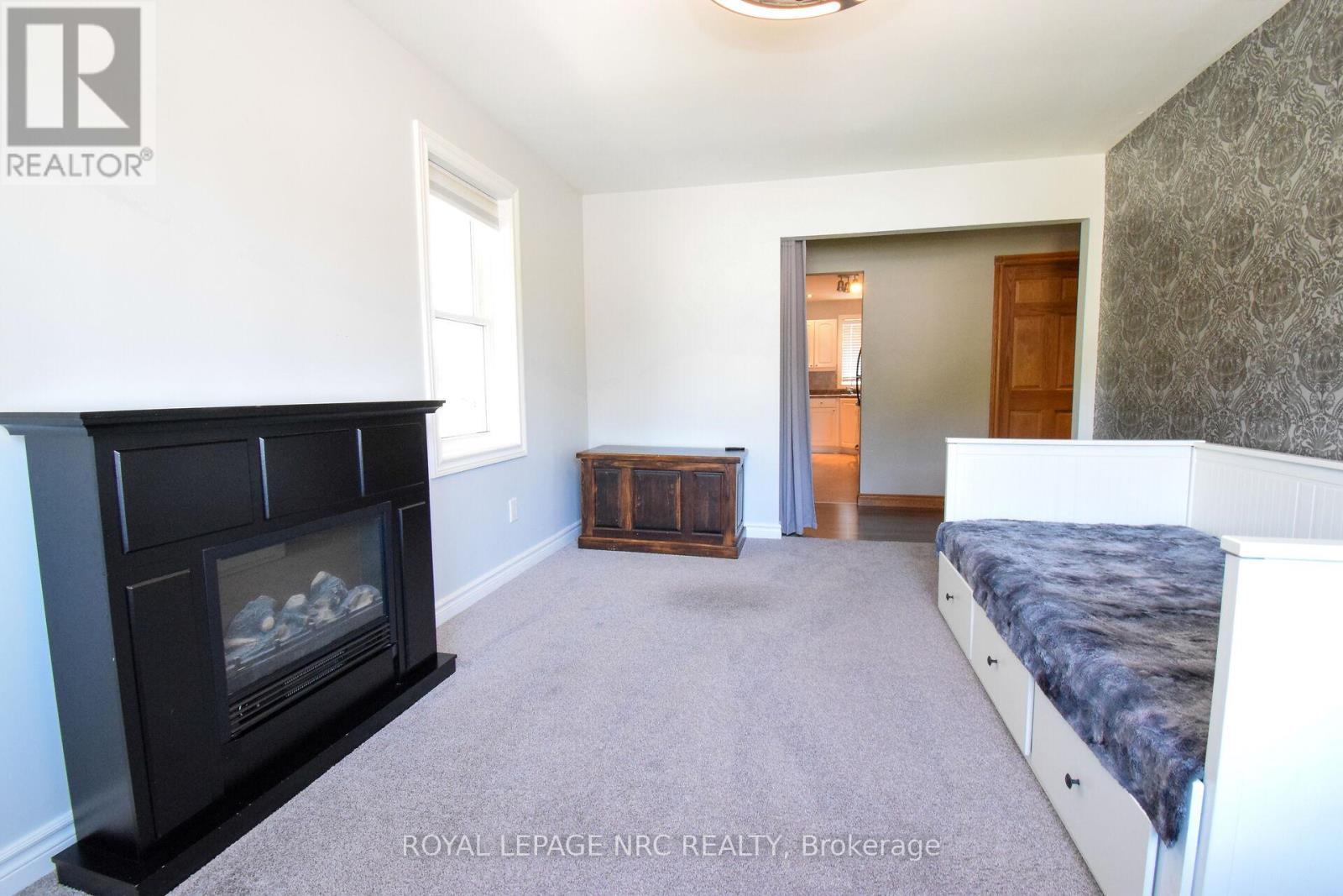 












128 HAIG STREET

,
St. Catharines (Haig),




Ontario
L2R6L2

