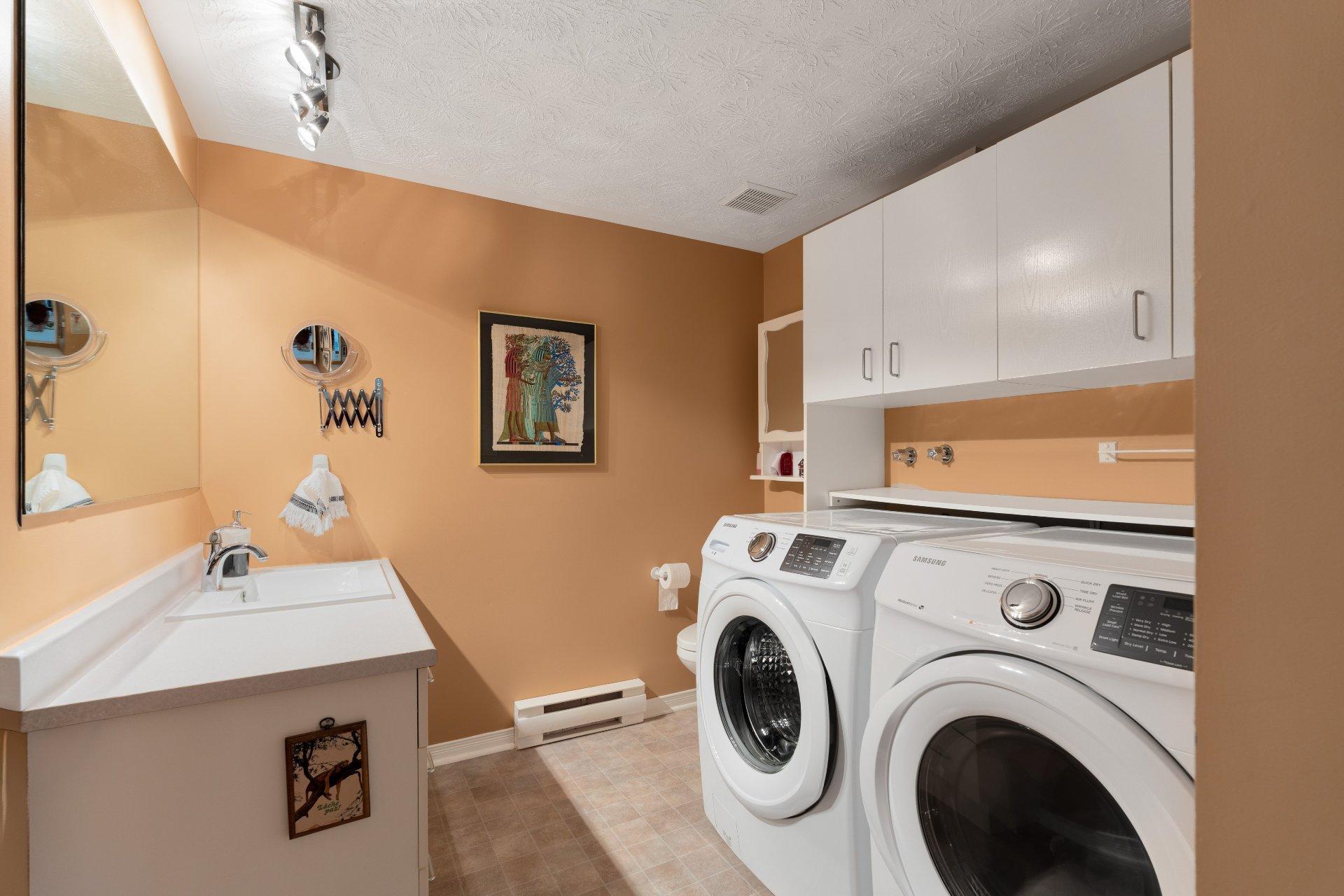 









1107


Rue Paul-Desruisseaux

,
Sherbrooke (Les Nations),




QC
J1J4M6

