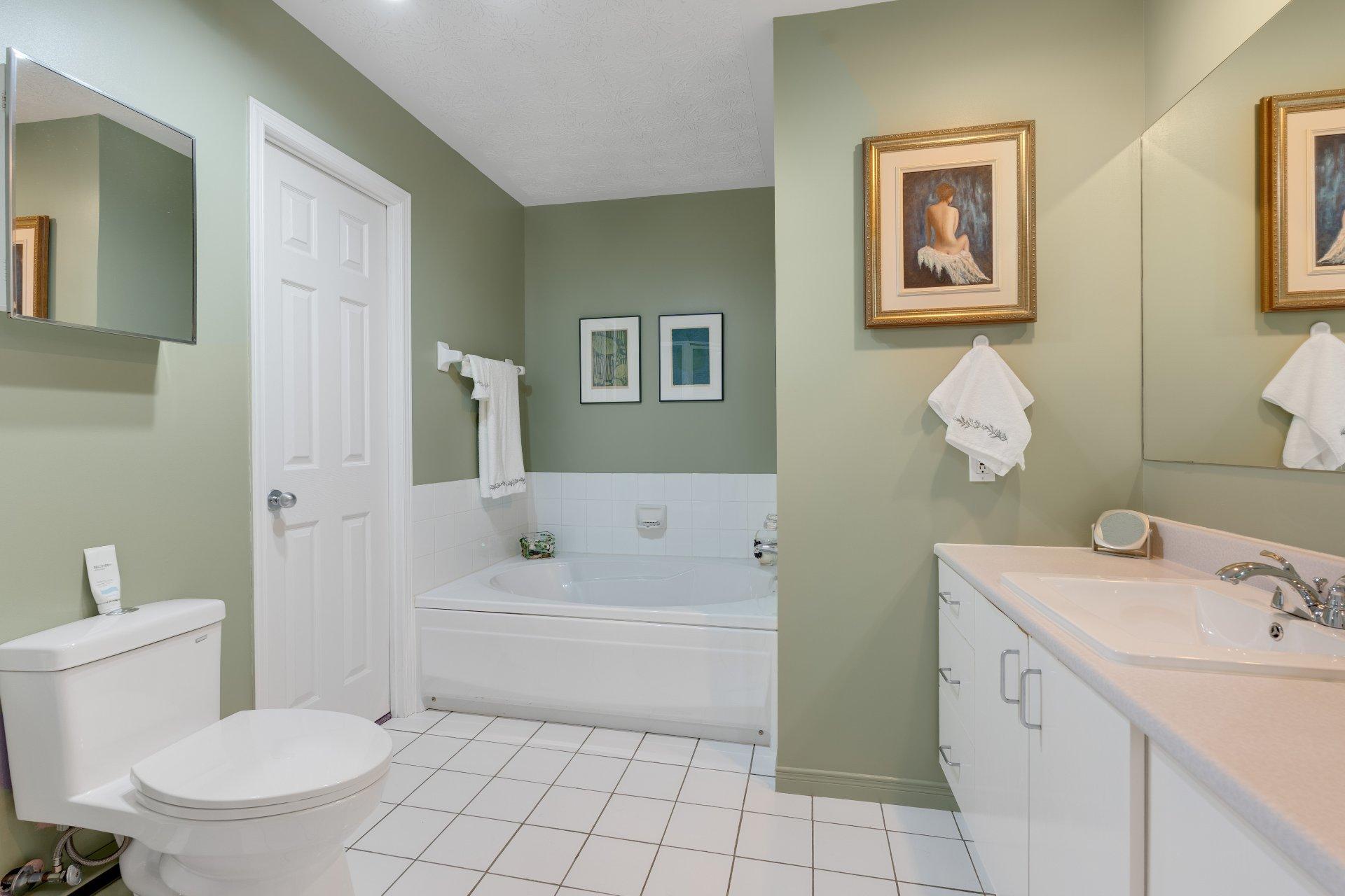 









1107


Rue Paul-Desruisseaux

,
Sherbrooke (Les Nations),




QC
J1J4M6

