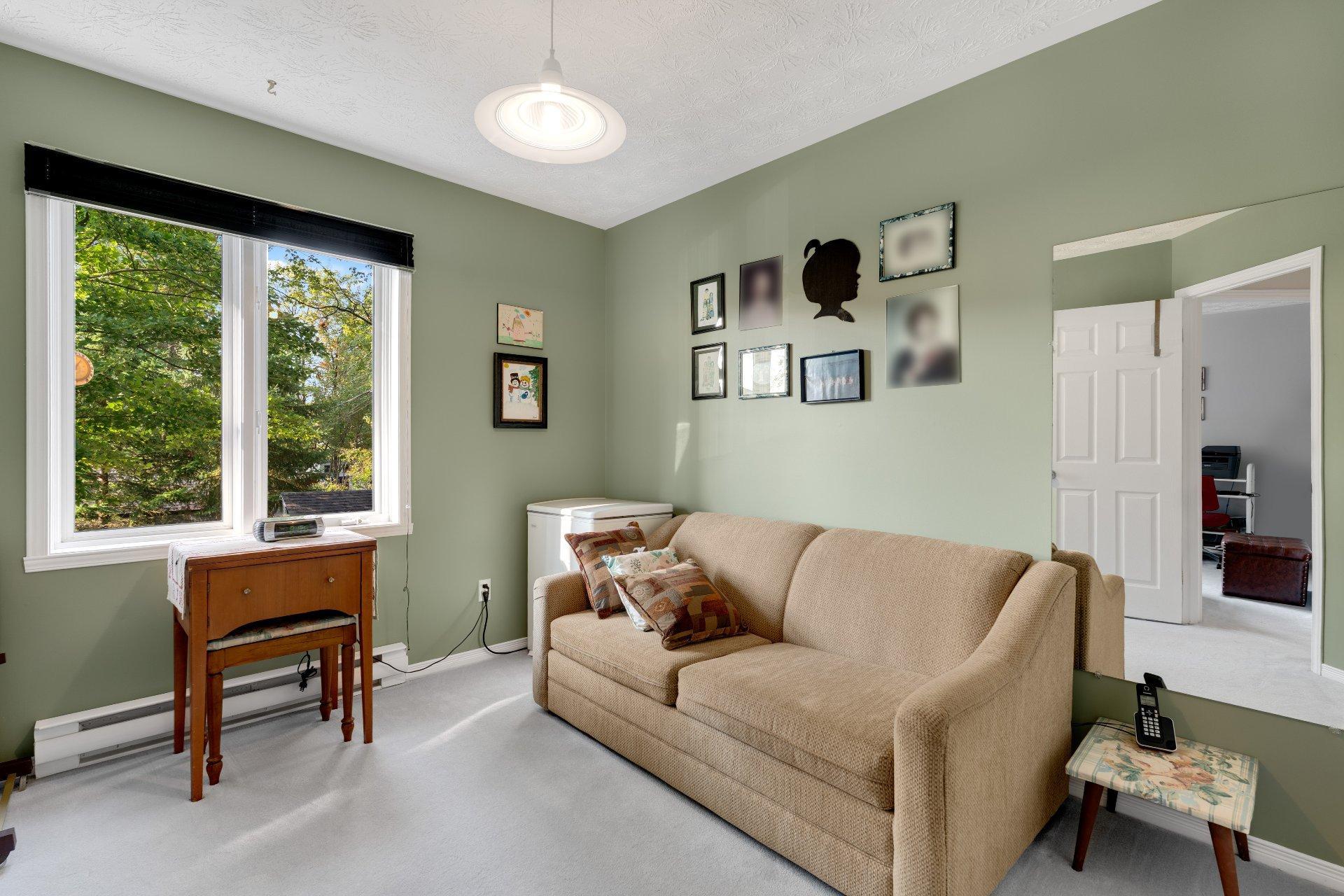 









1107


Rue Paul-Desruisseaux

,
Sherbrooke (Les Nations),




QC
J1J4M6

