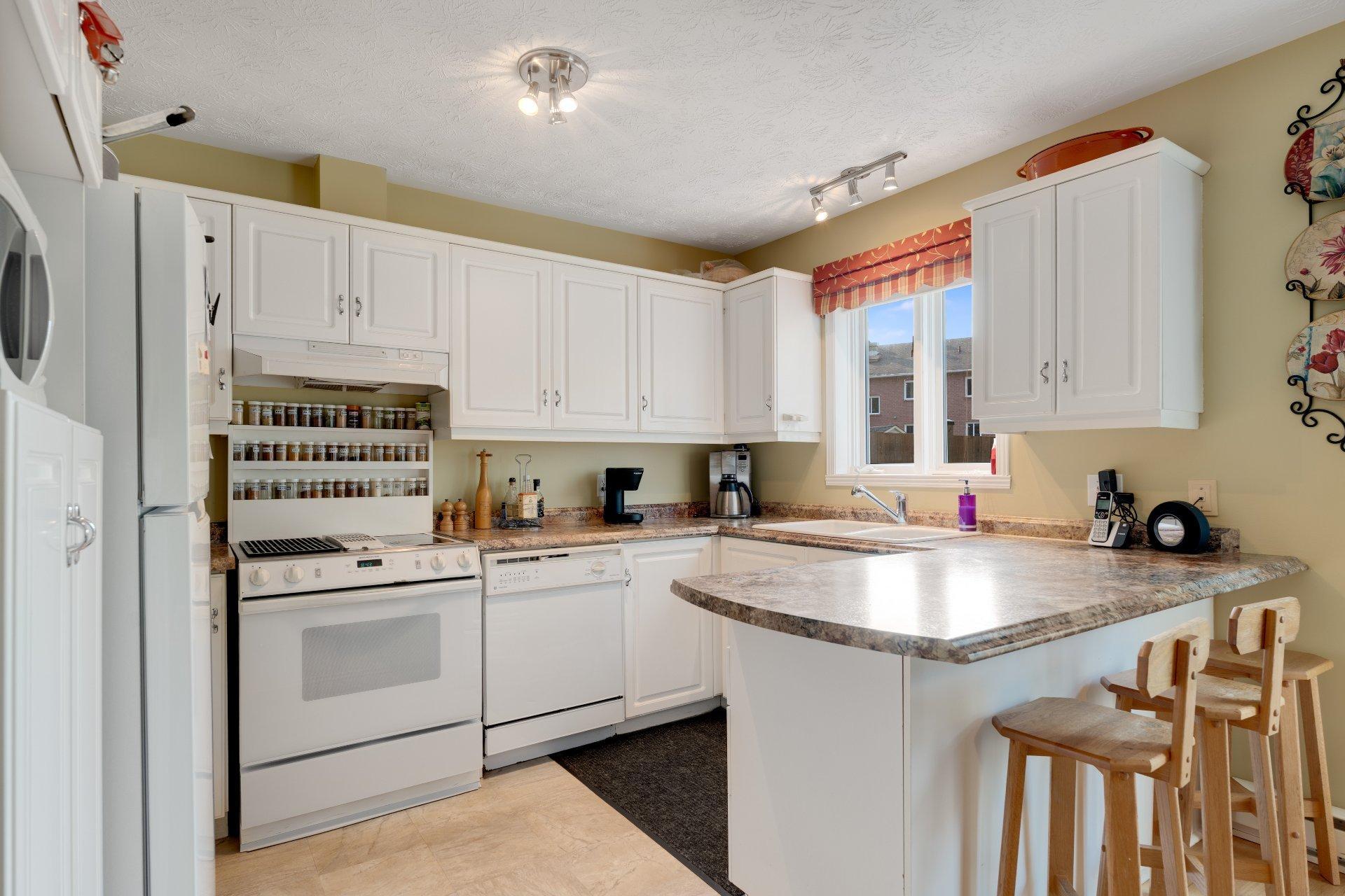 









1107


Rue Paul-Desruisseaux

,
Sherbrooke (Les Nations),




QC
J1J4M6

