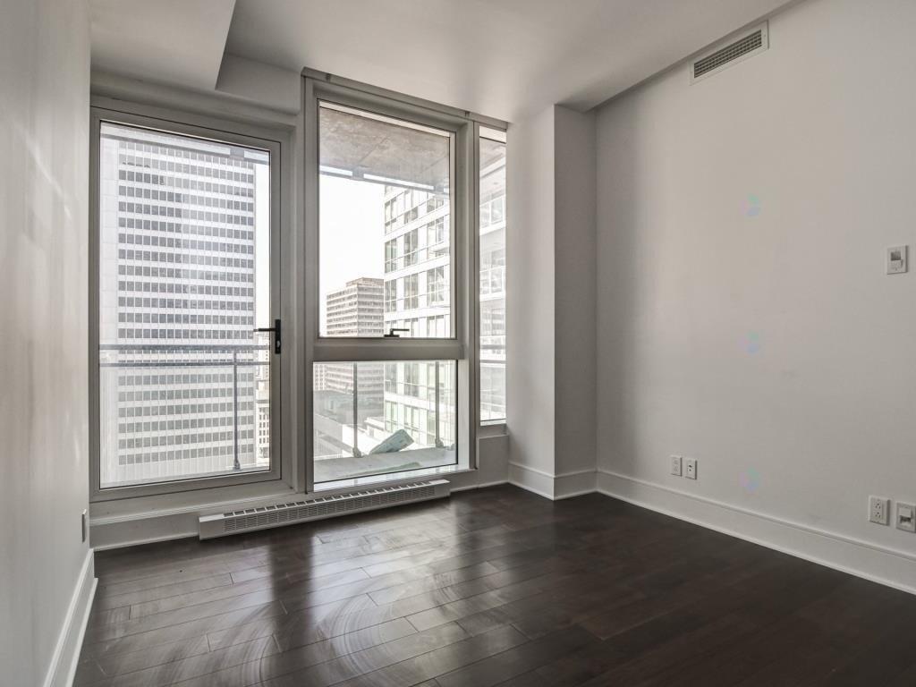 









1188


Av. Union

, 1901,
Montréal (Ville-Marie),




QC
H3B0E5

