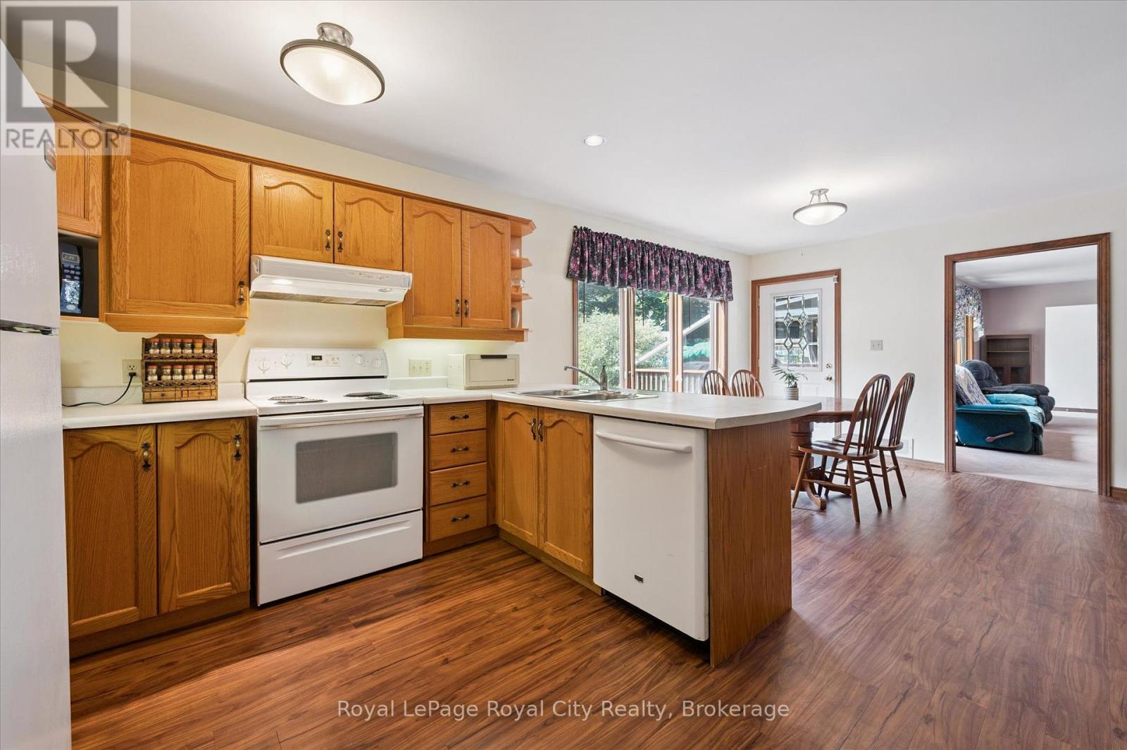 












69 NOTTINGHAM STREET

,
Guelph (Downtown),




Ontario
N1H3M9

