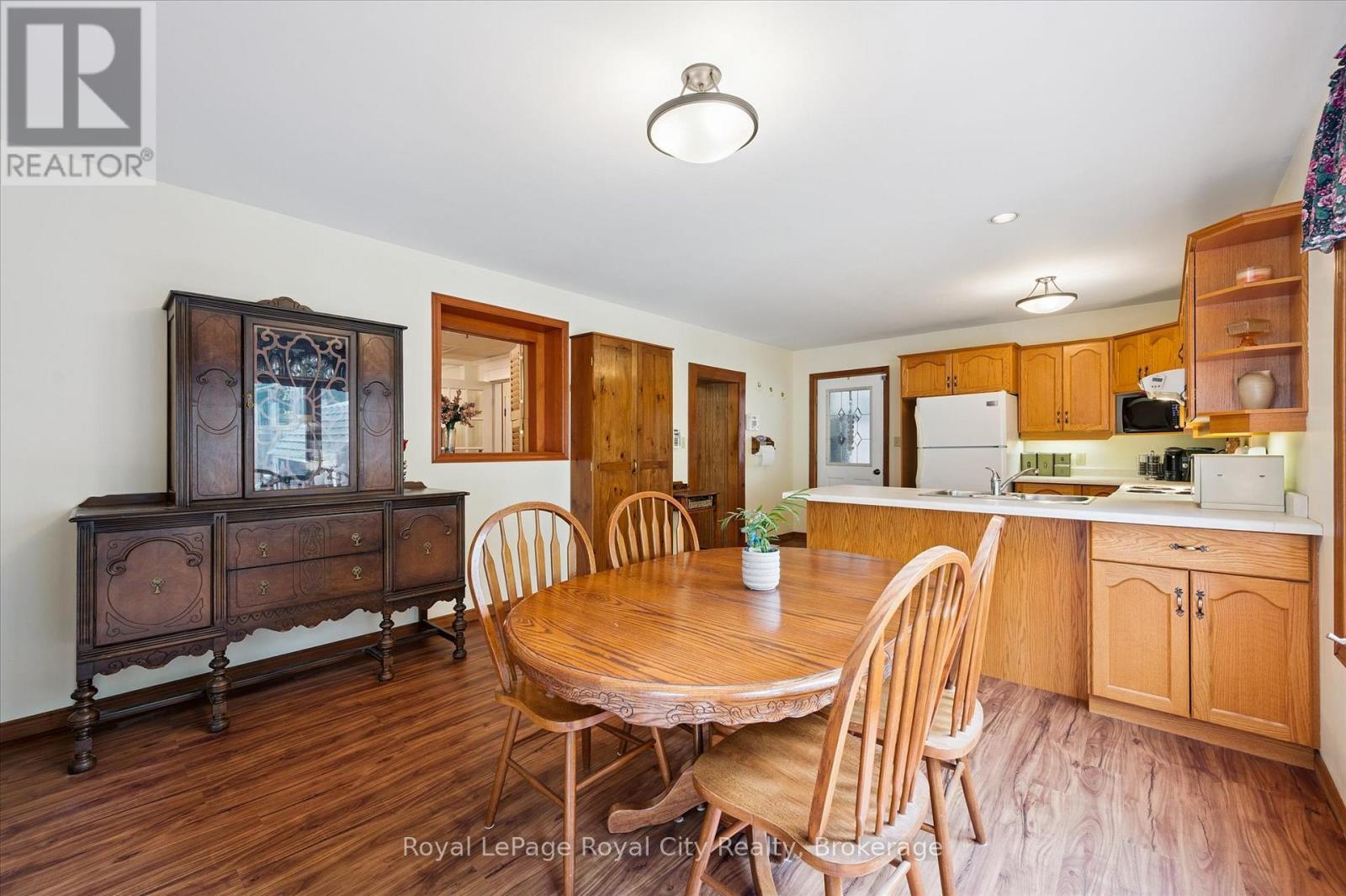 












69 NOTTINGHAM STREET

,
Guelph (Downtown),




Ontario
N1H3M9

