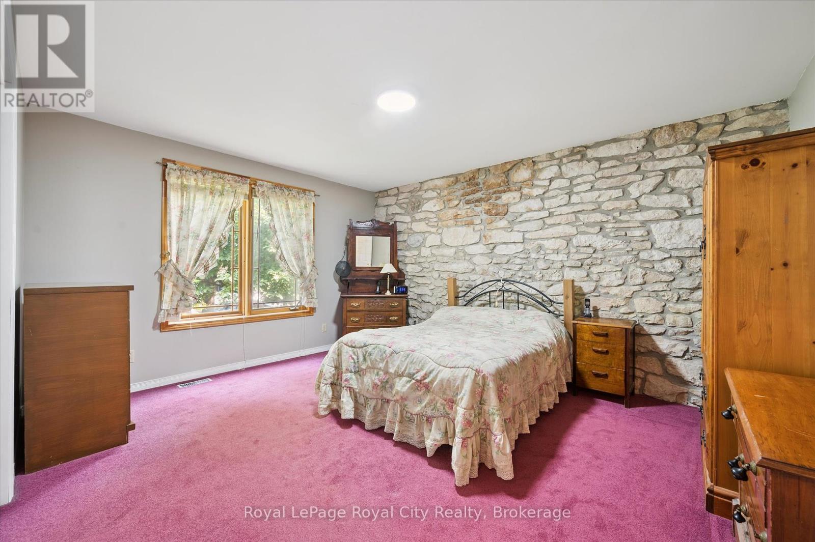 












69 NOTTINGHAM STREET

,
Guelph (Downtown),




Ontario
N1H3M9

