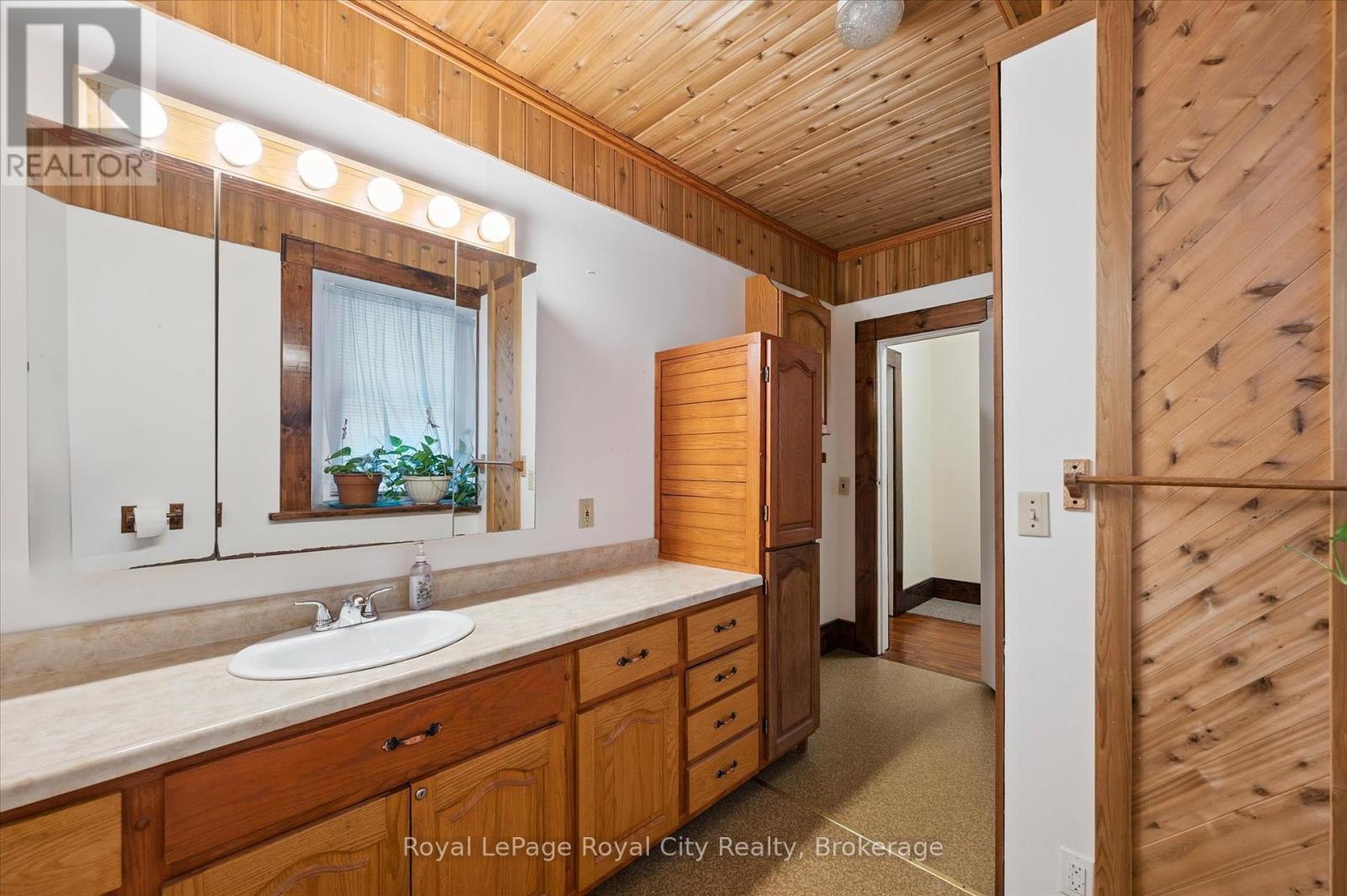 












69 NOTTINGHAM STREET

,
Guelph (Downtown),




Ontario
N1H3M9

